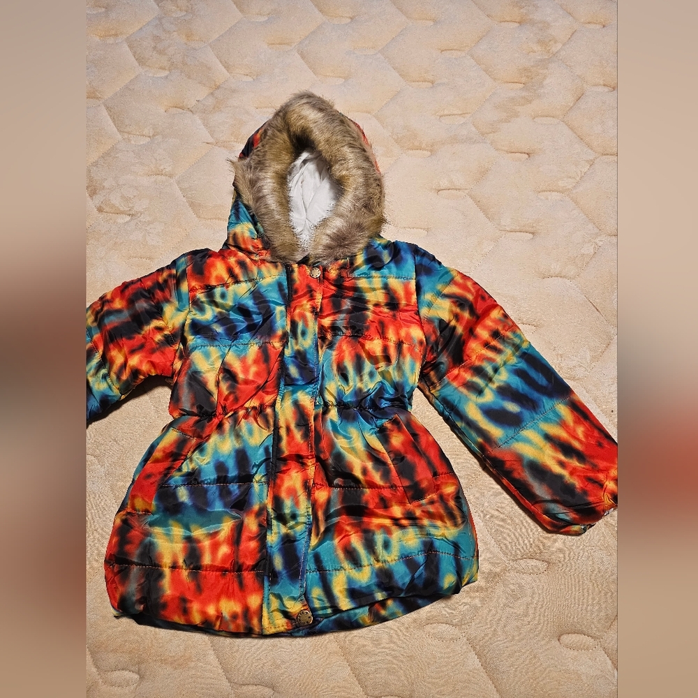 Vibrant Tie-Dye Hooded Jacket with Faux Fur Trim